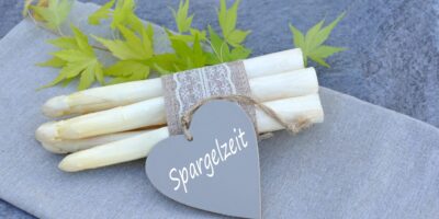 Freshly,Harvested,White,Asparagus,With,The,Text,Spargelzeit,On,A
